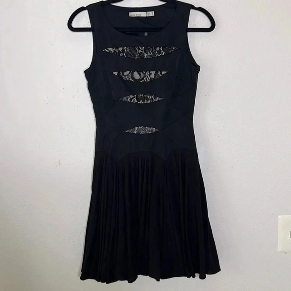 Karen Millen NWT size 4 black lace skater lined dress - Picture 6 of 6